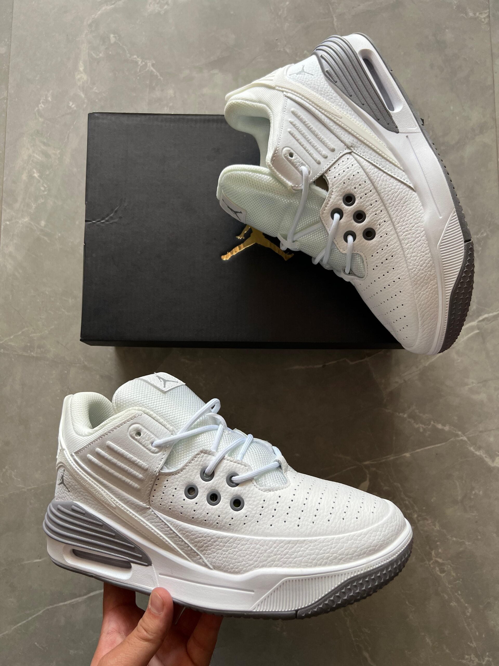 Aura 5 Airmax Sneakers 3 Colors
