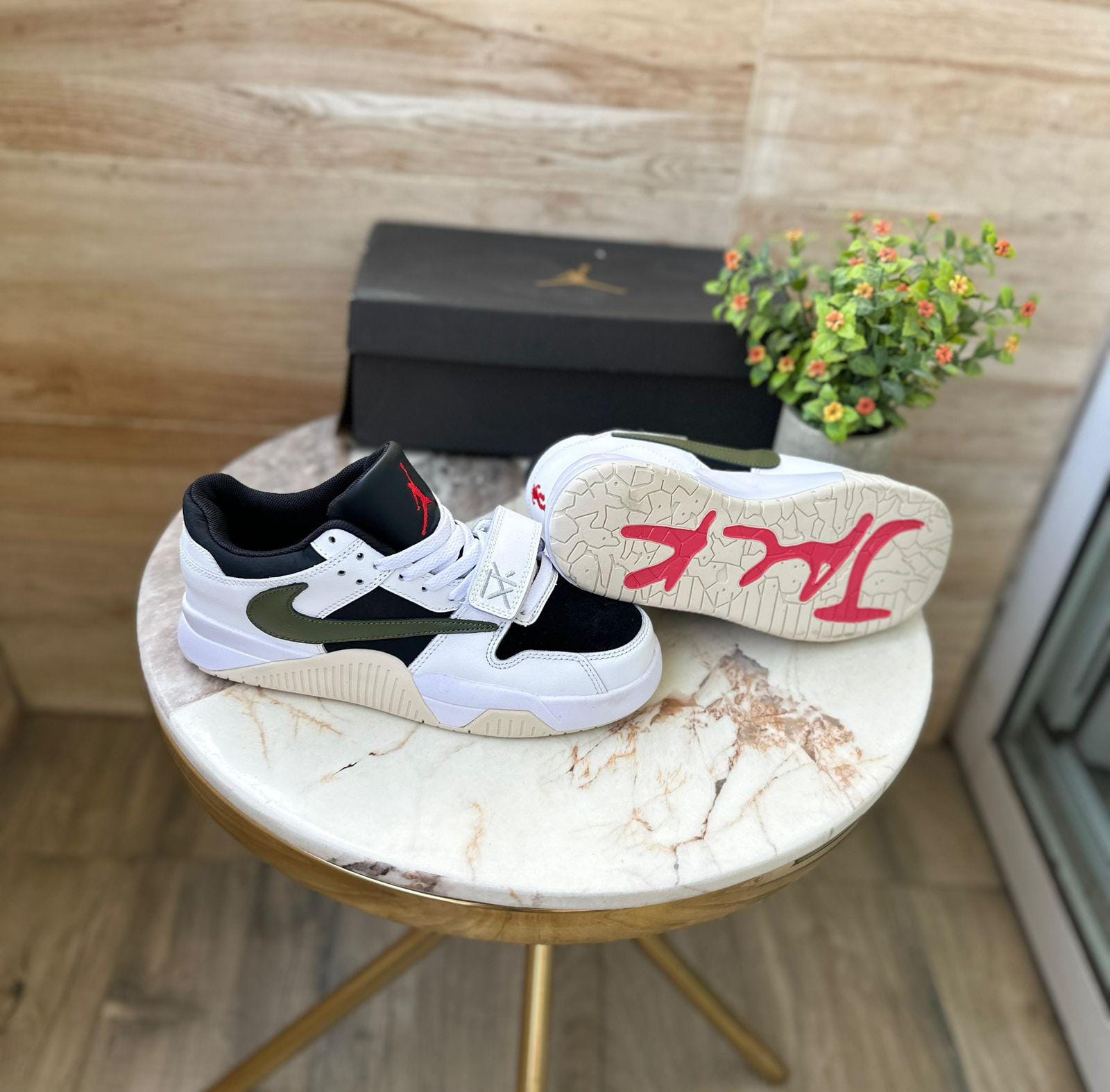 Travis Cut The Check Noire Sneakers For Boys