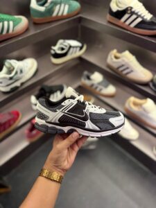 Zoom Vomero Summit Black Dark Grey Shoes (3)